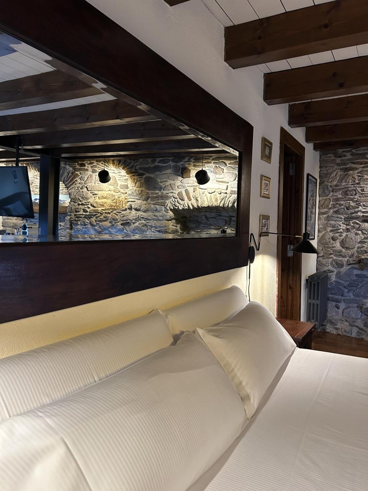 Mas Farner - Adults Only Bed and Breakfast Llivia Rum bild