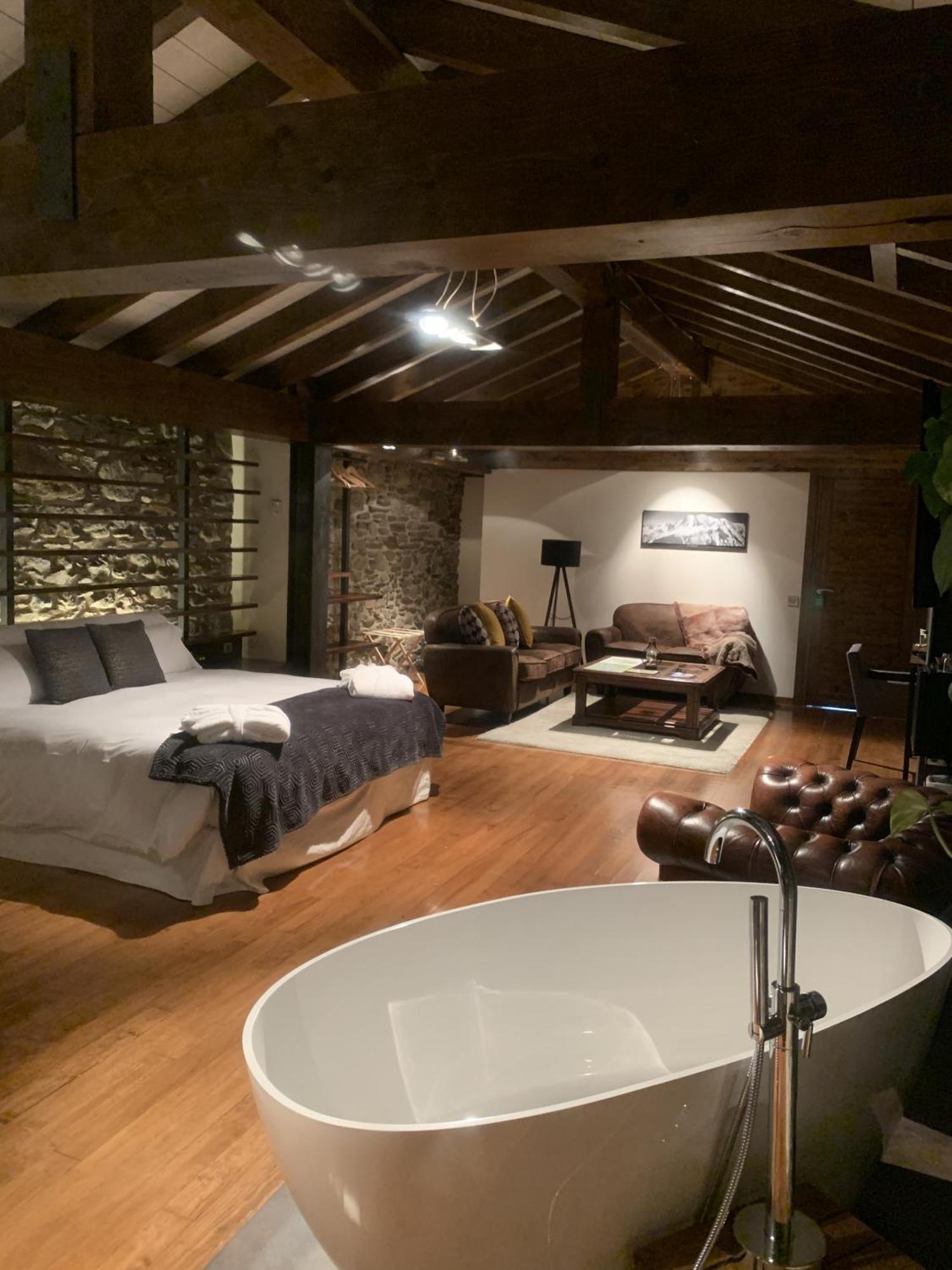 Mas Farner - Adults Only Bed and Breakfast Llivia Exteriör bild