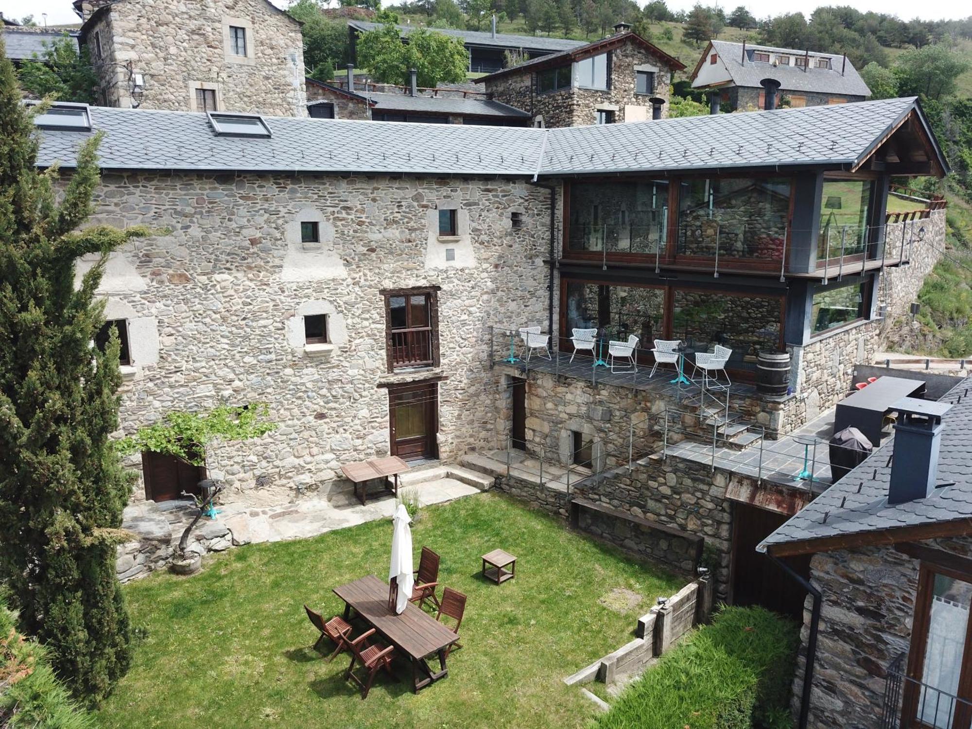 Mas Farner - Adults Only Bed and Breakfast Llivia Exteriör bild